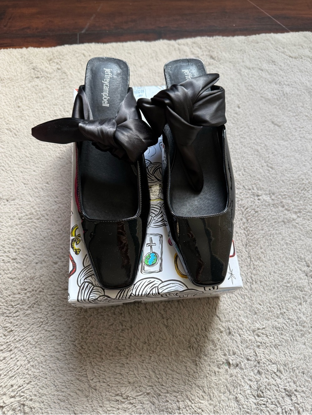Jeffrey Campbell "Jenae-Tie" Black Patent & Satin Mules - Size 11 - Picture 5 of 11